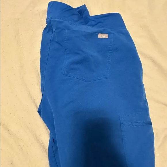 Figs scrub pants! Size: Medium PETITE. Only worn a few times - Picture 2 of 3